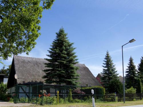 a house with a thatched roof and a fence at Attractive holiday home in Ahlbeck with terrace in Ahlbeck