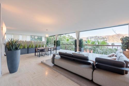 A seating area at Sea View Terrace In Santa Margherita - Happy Rentals