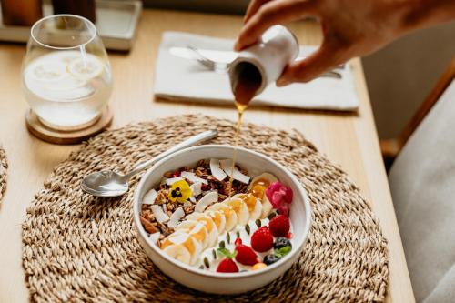 ゲストハウスの敷地内または近くでの食事または食べ物