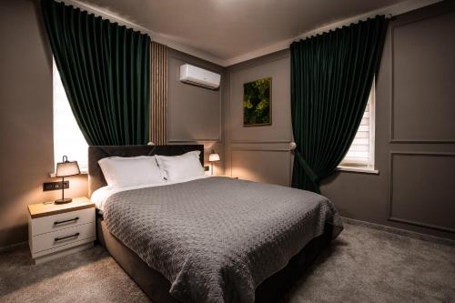 En eller flere senge i et værelse på Sobor Family Resort