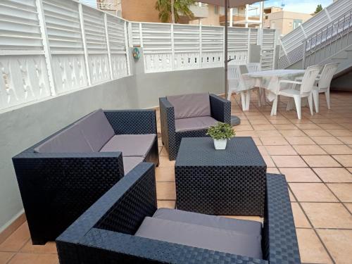 Posezení v ubytování Gran Terraza cerca del mar.