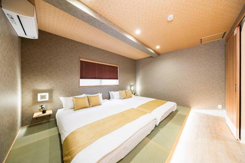 a bedroom with a large bed in a room at JAPAVISTA Fuji in Osaka