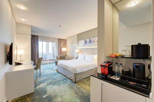Millennium Lakeview Hotel Formerly Copthorne Lakeview Hotel Image
