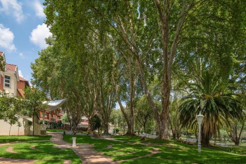 Holiday Inn - Johannesburg Sunnyside Park by IHGにある庭