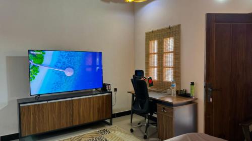 Μια τηλεόραση ή/και κέντρο ψυχαγωγίας στο A Luxury Duplex in Dili City, Timor-Leste