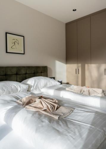a white bed with a towel on top of it at DAS GRIES in Schladming