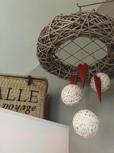 a group of white balls hanging from a ceiling at Chalet Ardenne in Rochehaut