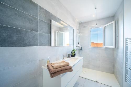 Koupelna v ubytování L'impertinente - Maison climatisée avec jacuzzi