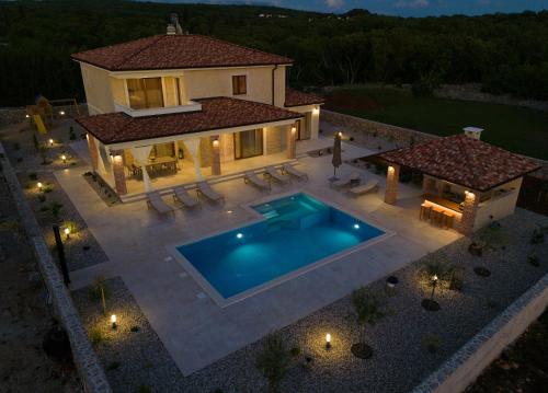 Beautiful Villa Vita Maris with heated pool