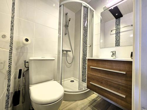 Kúpeľňa v ubytovaní Appartement Style Loft - proche Village Naturiste