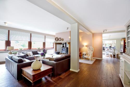 a living room with a couch and a table at Westerwald Ferien Villa - 21 Personen - Kino, Bar, Sauna und Whirlpool in Schutzbach