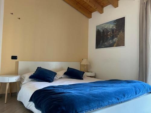 a bedroom with a bed with a blue blanket at Menaggio Down Town in Menaggio