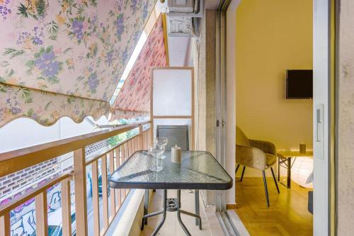 Top Acropolis Sightseeing 1st FLR Elegant Flat by LODGESPOT