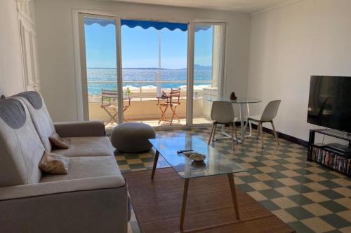 Photo de la galerie de l'établissement Large studio on the seafront, à Antibes