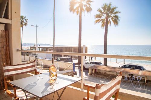 Photo de la galerie de l'établissement Large studio on the seafront, à Antibes