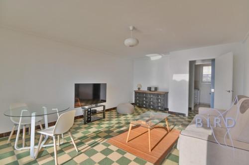 Photo de la galerie de l'établissement Large studio on the seafront, à Antibes