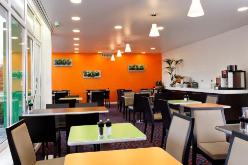 Restaurant ou autre lieu de restauration dans l'établissement Holiday Inn Express Strasbourg - Sud by IHG