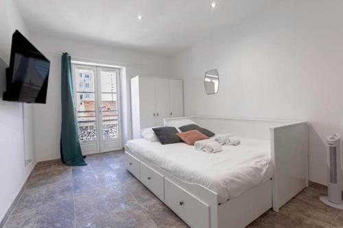 Simon Apartments