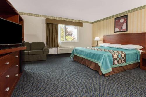 A bed or beds in a room at Super 8 by Wyndham Sacramento