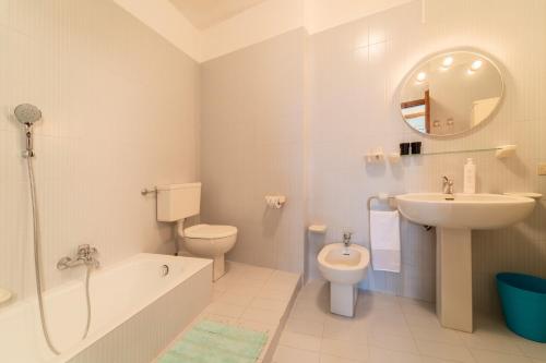 a bathroom with a sink and a toilet and a bath tub at Lunas Apartment by Wonderful Italy in Bellagio
