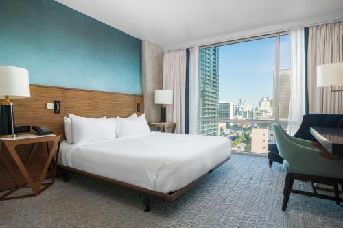 Carte Hotel San Diego Downtown, Curio Collection By Hilton Image