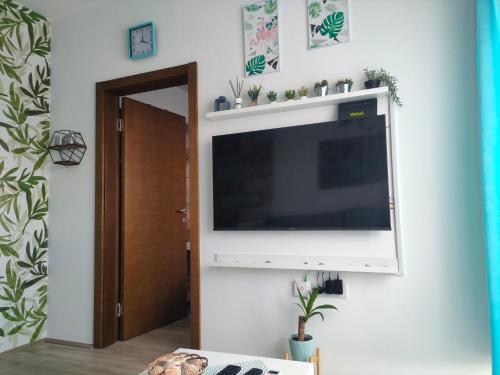 a flat screen tv hanging on a wall at Apartment Tropical - Aqua Park Jagodina in Jagodina