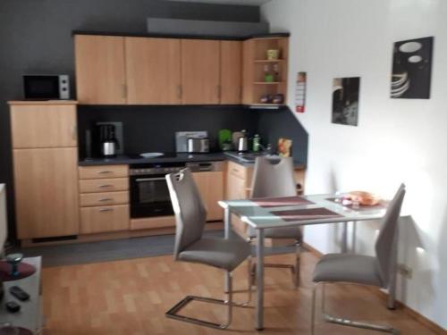 Η κουζίνα ή μικρή κουζίνα στο Ferienwohnung Brodaer Holz