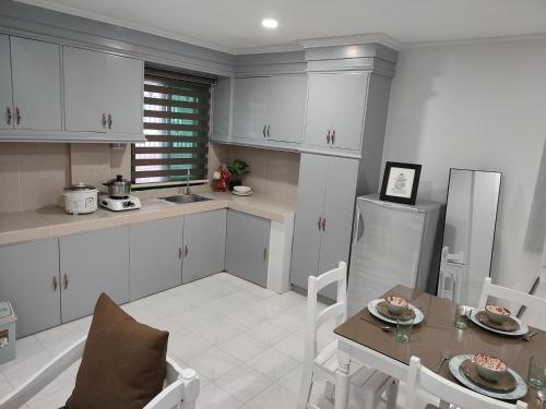 Η κουζίνα ή μικρή κουζίνα στο Sunrise Beach Residences u2