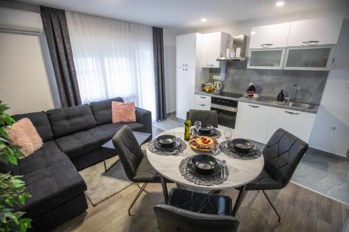 Kuchyň nebo kuchyňský kout v ubytování APARTMANI TEA