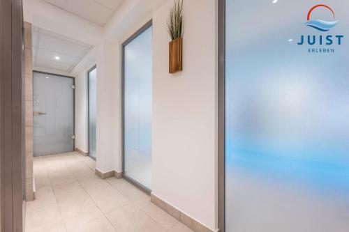 an office corridor with a just enter sign on the wall at Haus Inselresidenz Strandburg 302 - Wohnung 102 in Juist