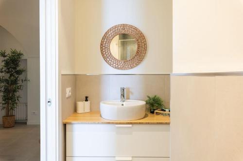 a bathroom with a sink and a mirror on a counter at Effe's apartment- ARYA seaview -parcheggio gratuito in Alassio