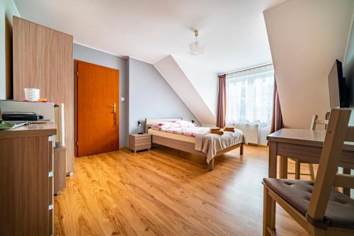 a small bedroom with a bed and a window at Jeżynowa 30 in Jastarnia