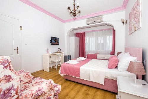 Postel nebo postele na pokoji v ubytování MERVE BUTİK OTEL