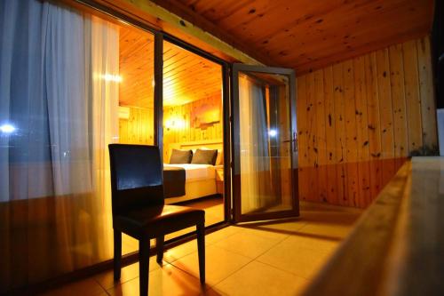 Green Palace Suite Hotelにあるベッド
