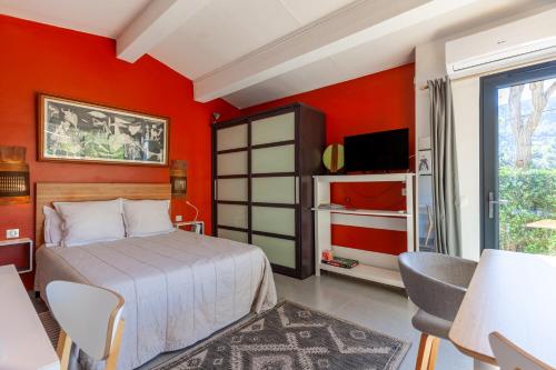 Ένα ή περισσότερα κρεβάτια σε δωμάτιο στο Maisonnette indépendante