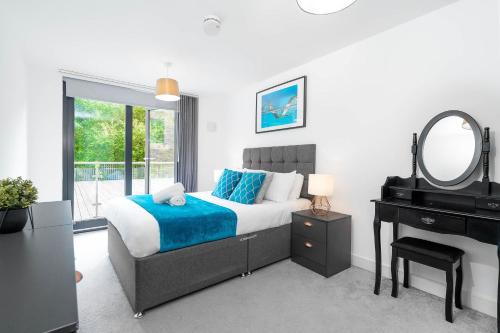 a bedroom with a bed and a mirror and a desk at Fabulous Birmingham City Centre 2 Bedroom Apartment - Private Terrace - Top Rated - 004H in Birmingham