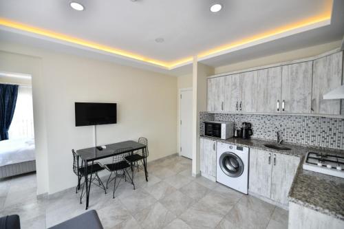 Dapur atau dapur kecil di Lamira Apart Holiday&Guest House