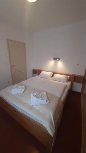 Posteľ alebo postele v izbe v ubytovaní Mary Apartmanház Hévíz