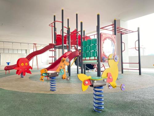 Φωτογραφία από το άλμπουμ του 4 Bedroom Seaview Ladang Tanjung Apartment -SMZ Homestay σε Kuala Terengganu