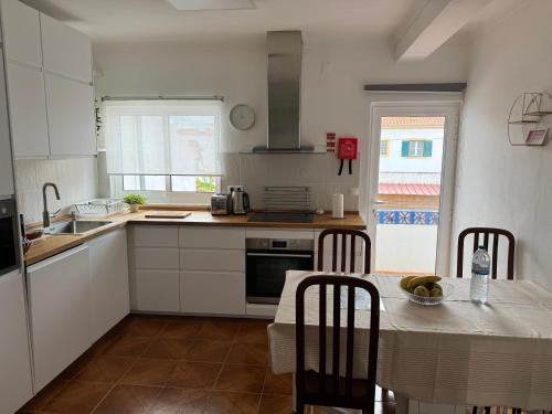 Η κουζίνα ή μικρή κουζίνα στο Cabo Sardão Guest House - Rooms on Fishermen's Trail