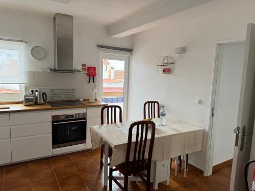 Η κουζίνα ή μικρή κουζίνα στο Cabo Sardão Guest House - Rooms on Fishermen's Trail