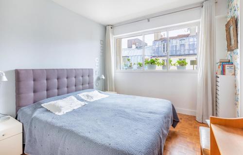 Awesome Apartment In Paris With Wifi
