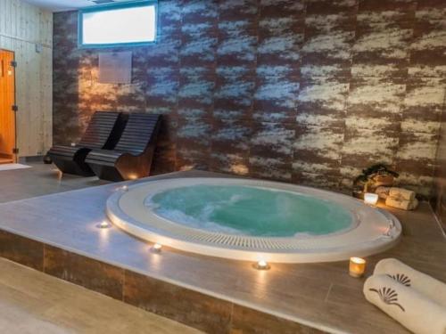 a jacuzzi tub in a room with a couch at Albufeira Sol Villas III by Stay ici in Albufeira
