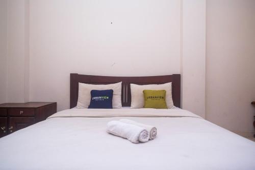 Ένα ή περισσότερα κρεβάτια σε δωμάτιο στο Urbanview Hotel Pondok Anggun Yogyakarta by RedDoorz