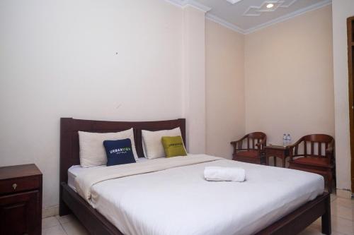 Ένα ή περισσότερα κρεβάτια σε δωμάτιο στο Urbanview Hotel Pondok Anggun Yogyakarta by RedDoorz