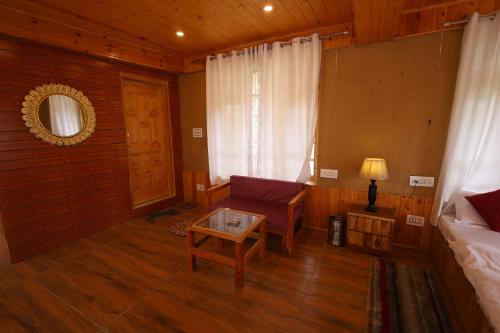 Posezení v ubytování Tirthan Village Resort - Tirthan Valley
