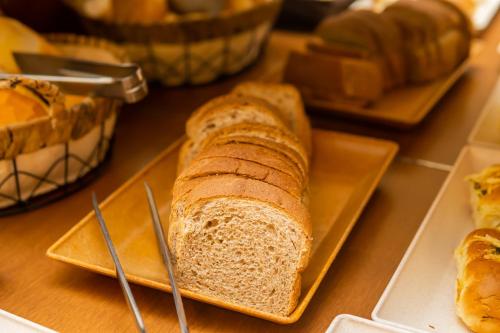 a loaf of bread on a plate on a table at Hotel Colonial in São Lourenço