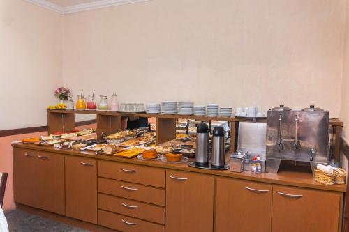 a large kitchen with a buffet of food at Hotel Colonial in São Lourenço