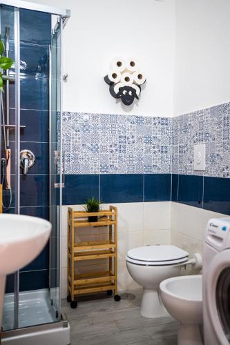 a bathroom with a toilet and a sink and a shower at Napoli Centro Casa Vacanza in Naples
