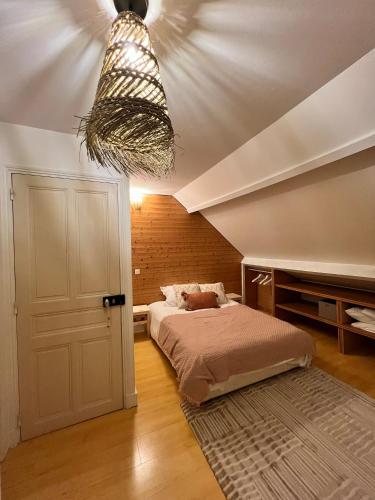 Кровать или кровати в номере Le Clos de la Michaudiere, spa, calme et nature en famille
